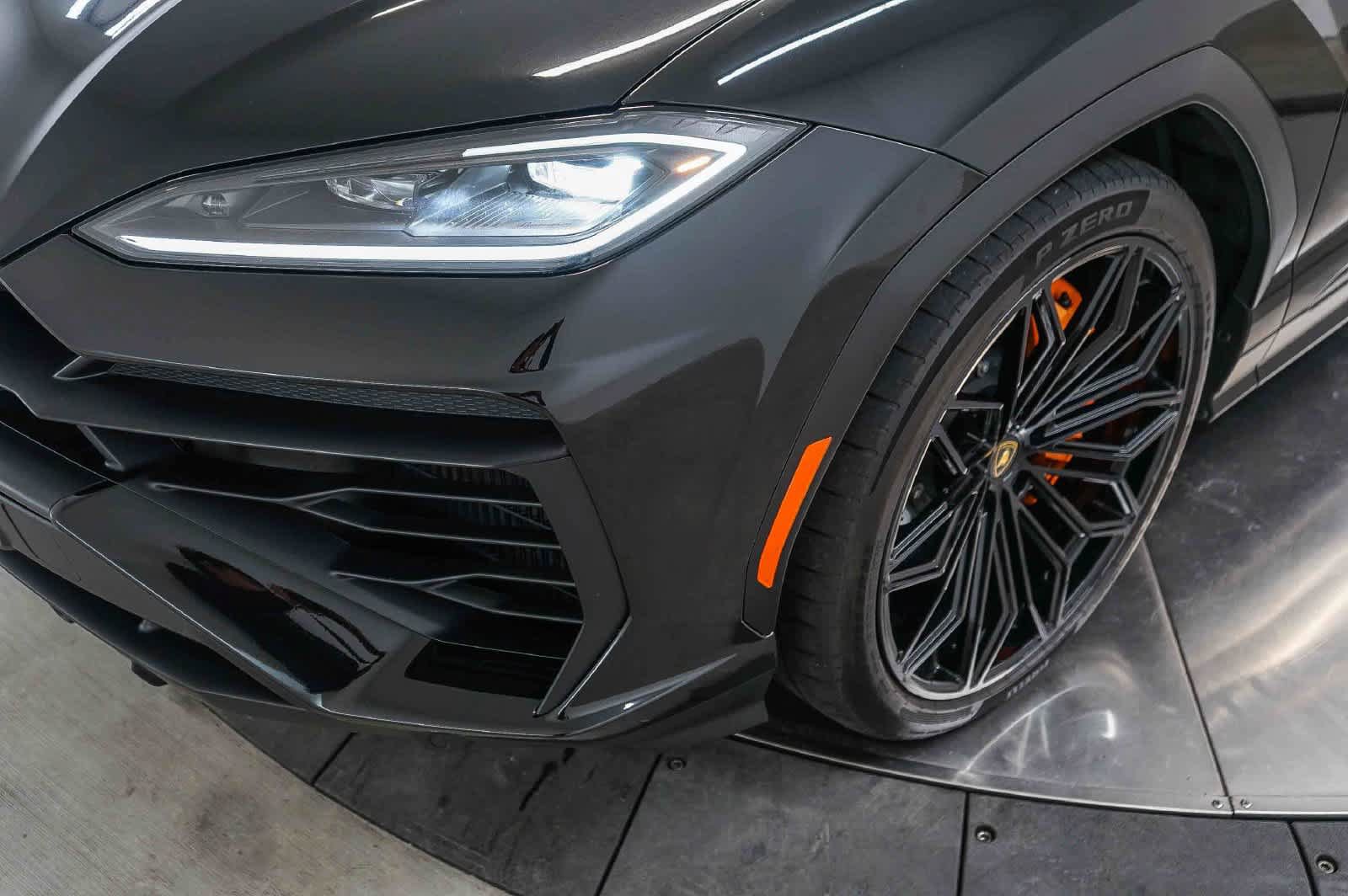 Used 2025 Lamborghini Urus SE AWD/4WD image 18