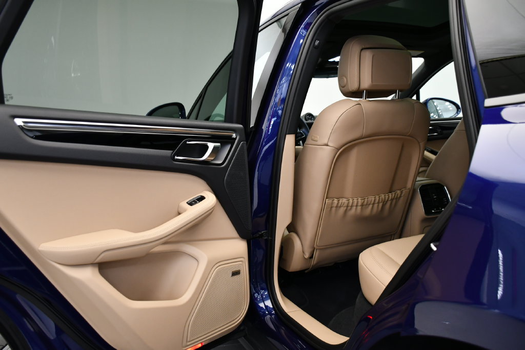 Certified 2026 Porsche Macan Turbo AWD/4WD image 41