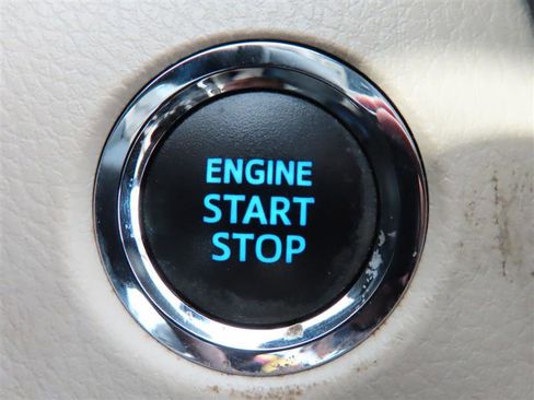 Used 2021 Toyota Camry XLE FWD image 18
