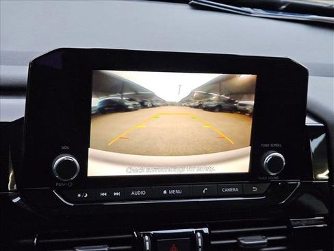 Used 2025 Nissan Pathfinder SV image 14