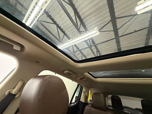 Used 2013 Lincoln MKT AWD image 34