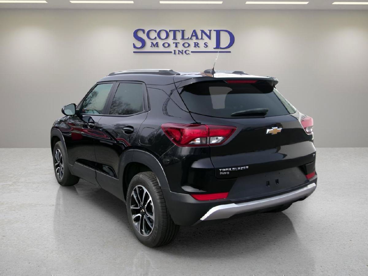 Used 2025 Chevrolet TrailBlazer LT AWD/4WD image 8