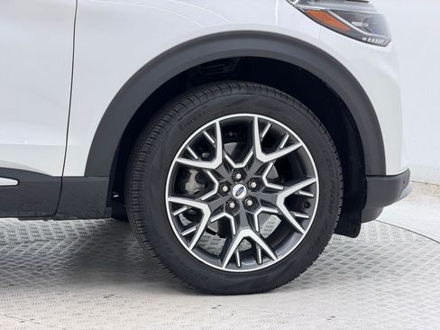 Used 2025 Ford Explorer Platinum w/ Ultimate Package AWD/4WD image 13