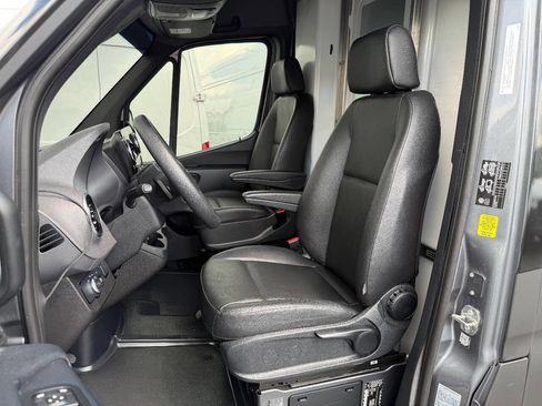 Used 2022 Mercedes-Benz Sprinter 4500 w/ Parking Package image 10