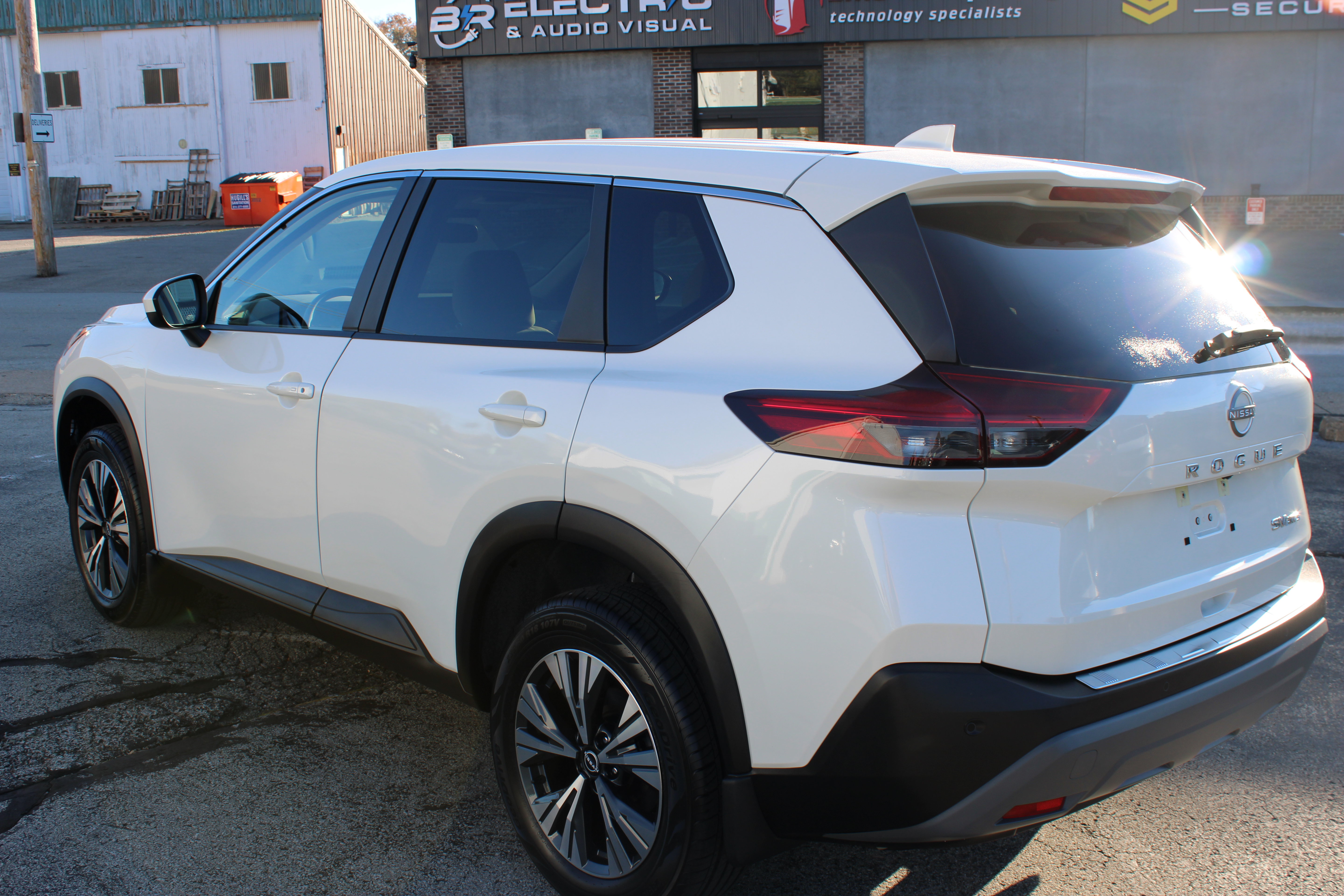 Used 2023 Nissan Rogue SV AWD/4WD image 3
