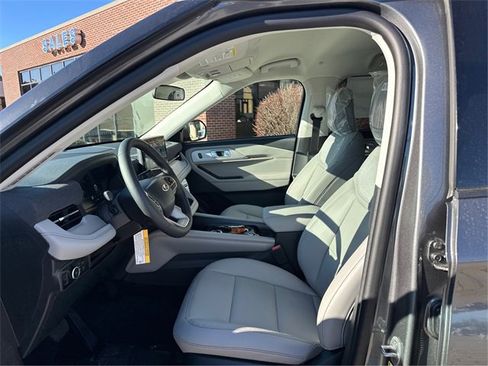 New 2026 Ford Explorer Active image 9