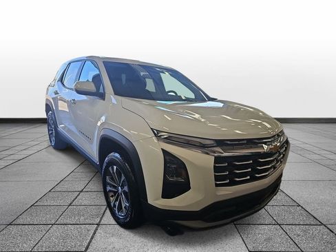 Used 2026 Chevrolet Equinox LT FWD image 3