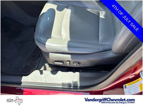 Used 2018 Chevrolet Malibu LT w/ Leather Package FWD image 12