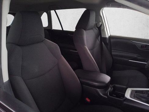 Used 2022 Toyota RAV4 LE image 12