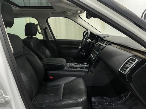 Used 2017 Land Rover Discovery SE image 34
