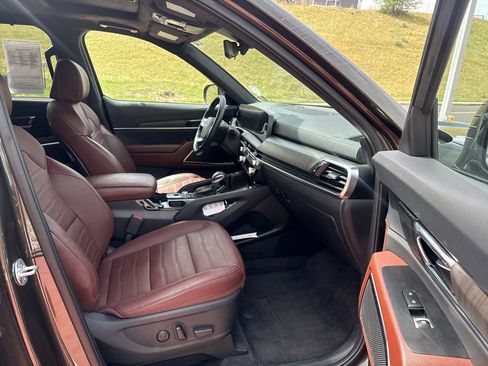 Used 2024 Kia Telluride SX Prestige AWD/4WD image 32