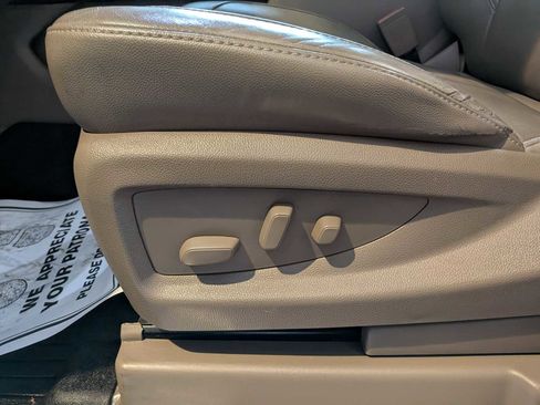 Used 2018 Chevrolet Suburban LT image 16