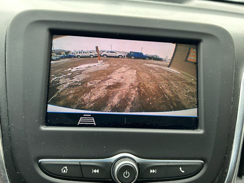 Used 2020 Chevrolet Equinox LS image 23