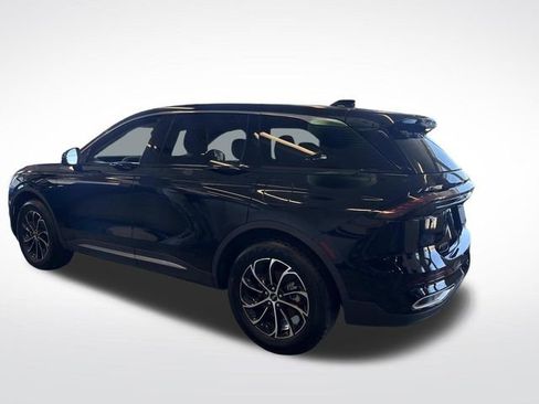 Used 2025 Lincoln Nautilus Premier AWD/4WD image 3