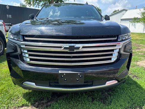 Used 2024 Chevrolet Suburban High Country w/ Advanced Technology Package AWD/4WD image 2