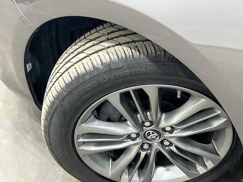 Used 2017 Toyota Camry SE image 36