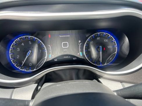 Used 2024 Chrysler Pacifica Touring-L FWD image 21