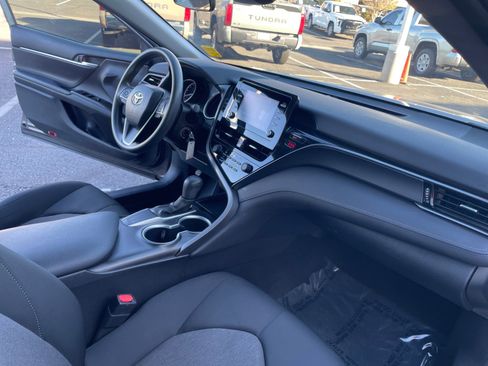 Used 2021 Toyota Camry LE image 31