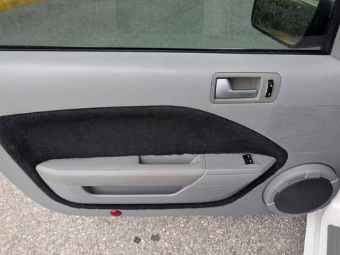 Used 2005 Ford Mustang GT Premium RWD image 11