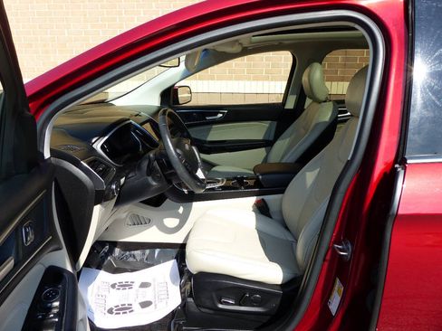 Used 2018 Ford Edge Titanium w/ Equipment Group 301A AWD/4WD image 24