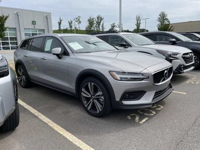 Used 2025 Volvo V60 B5 Cross Country Plus