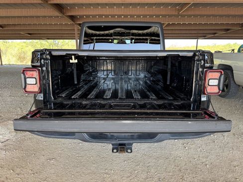 Used 2020 Jeep Gladiator Overland AWD/4WD image 29