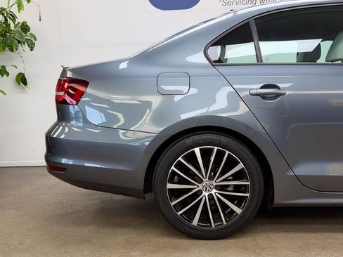 Used 2016 Volkswagen Jetta Sport image 14