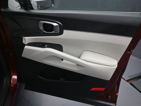 Certified 2025 Kia Sorento EX w/ Panoramic Sunroof Package image 40