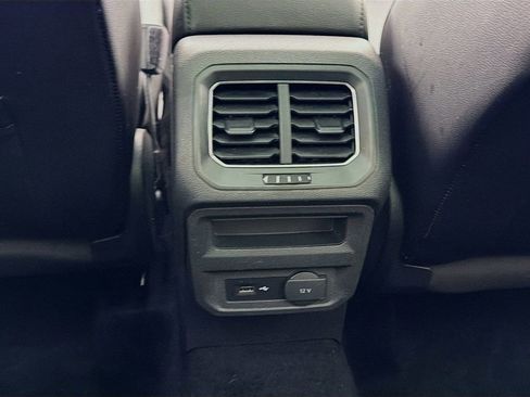 Used 2018 Volkswagen Tiguan SE w/ Panoramic Sunroof Package image 26