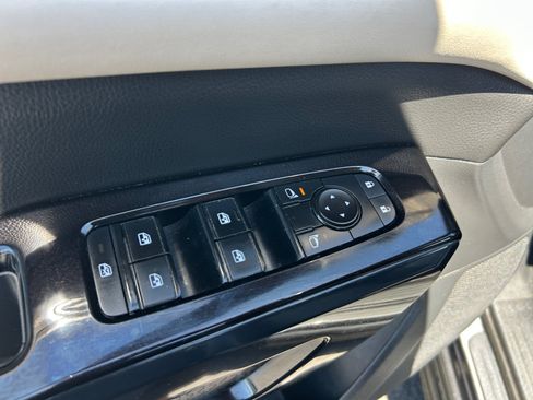 Used 2022 Nissan Pathfinder SV w/ SV Premium Package FWD image 13
