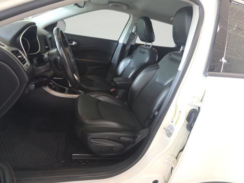 Used 2019 Jeep Compass Latitude w/ Cold Weather Group AWD/4WD image 12
