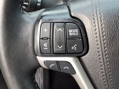 Used 2019 Toyota Highlander XLE AWD/4WD image 17