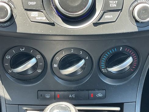 Used 2012 MAZDA MAZDA3 i Grand Touring w/ Tech Pkg FWD image 29