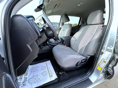 Used 2022 Toyota Tacoma SR image 10