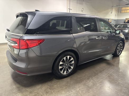 Used 2024 Honda Odyssey EX-L image 3