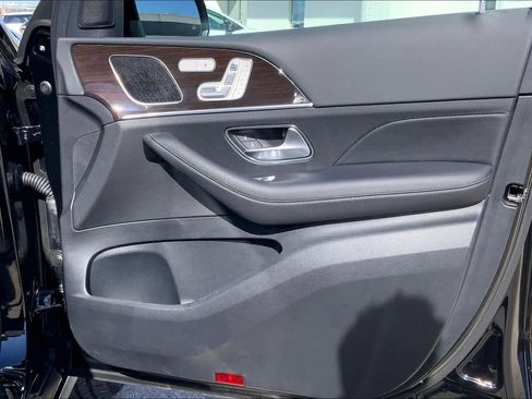 Used 2025 Mercedes-Benz GLE 450e 4MATIC image 23