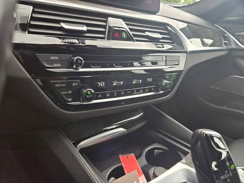 Used 2022 BMW M550i xDrive w/ Executive Package AWD/4WD image 18