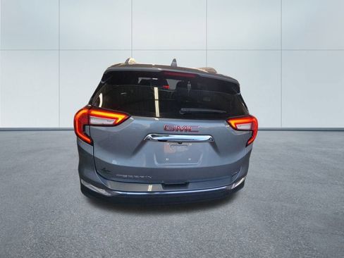 Used 2024 GMC Terrain SLT image 17