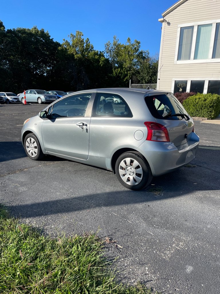 Used 2008 Toyota Yaris 2-Door Hatchback FWD image 3