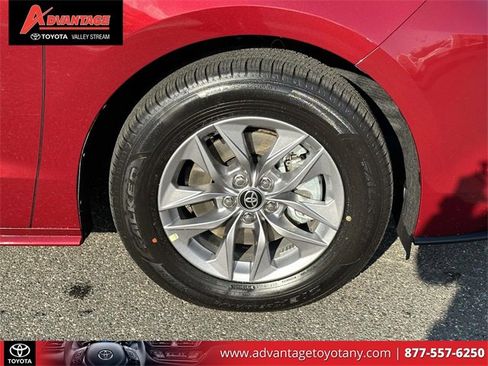 Used 2025 Toyota Sienna XLE image 11