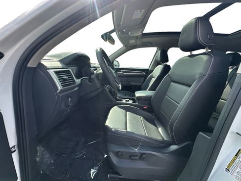 Used 2023 Volkswagen Atlas SE w/ Panoramic Sunroof Package image 9