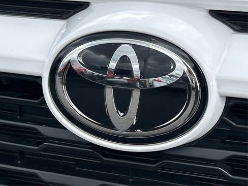 Used 2020 Toyota RAV4 LE image 16