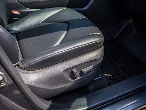 Used 2020 Toyota Highlander XLE image 16