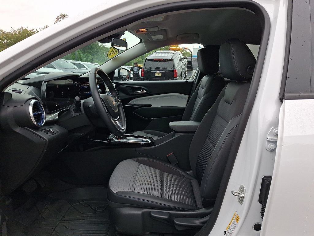 Certified 2024 Chevrolet Trax LT w/ Driver Confidence Package FWD image 13