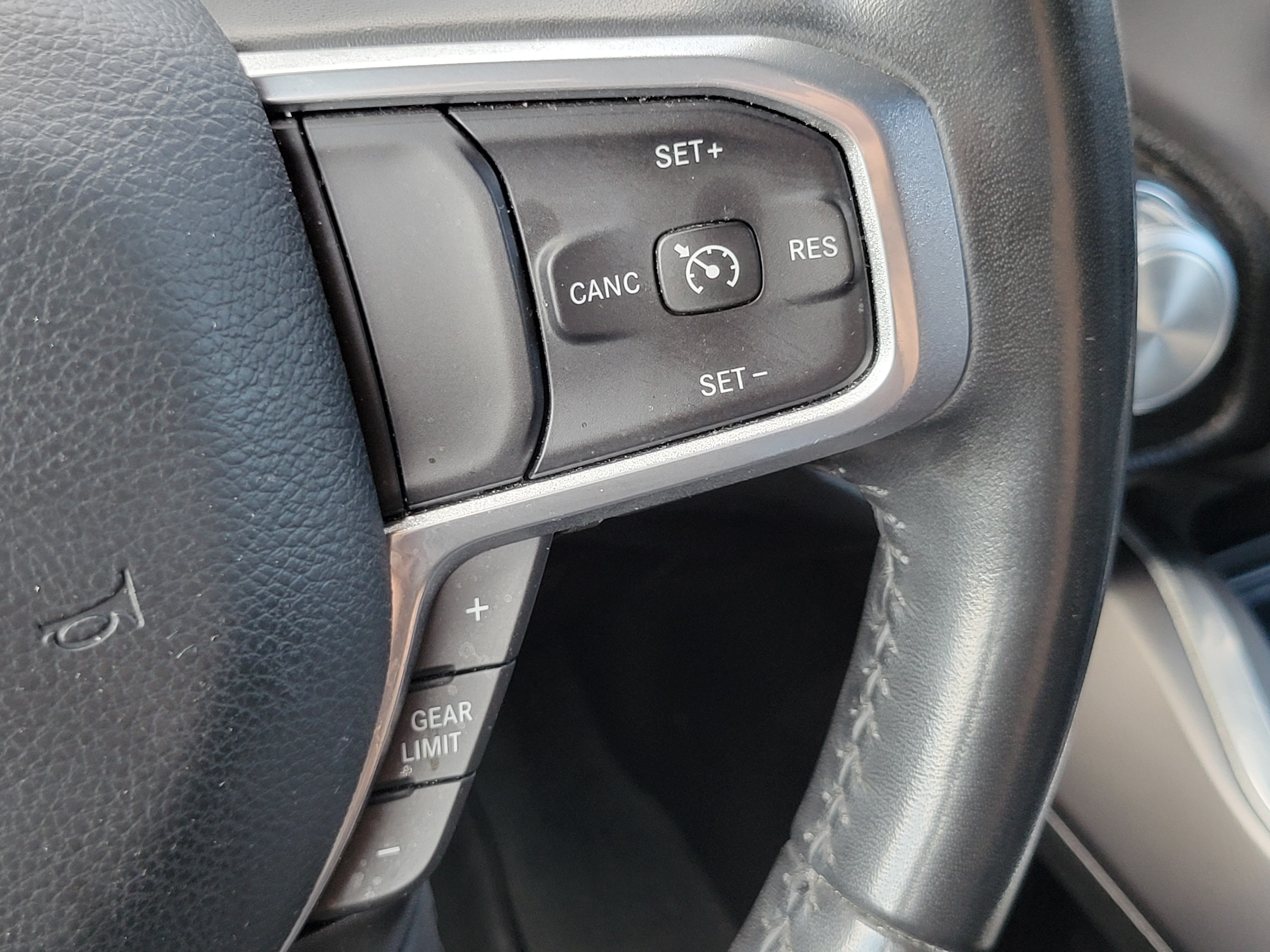 Used 2022 RAM 1500 Laramie AWD/4WD image 13