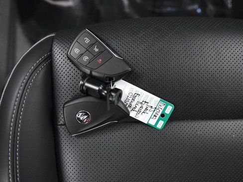 Used 2023 Buick Envision Essence image 25