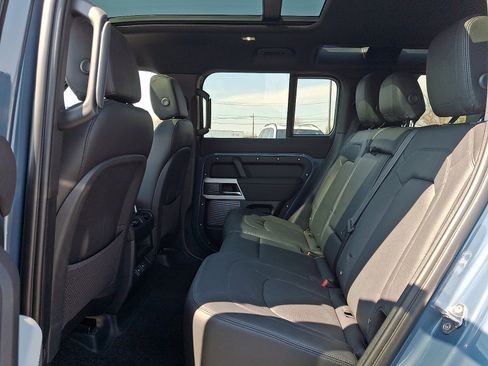 Used 2023 Land Rover Defender 110 SE image 10