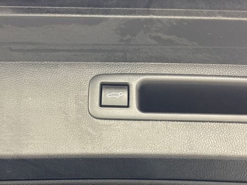 Used 2022 Toyota Highlander XSE FWD image 34