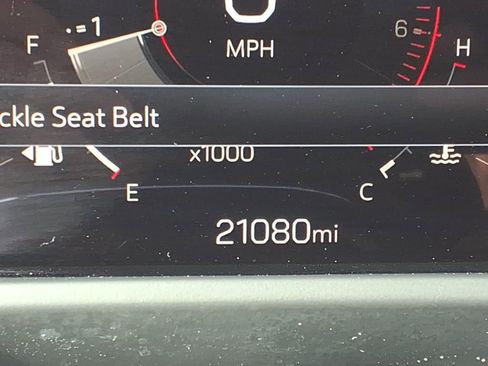 Used 2025 GMC Acadia Elevation image 21