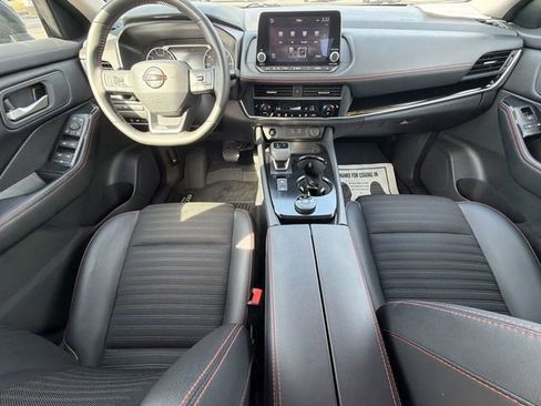 Used 2025 Nissan Rogue SV image 22